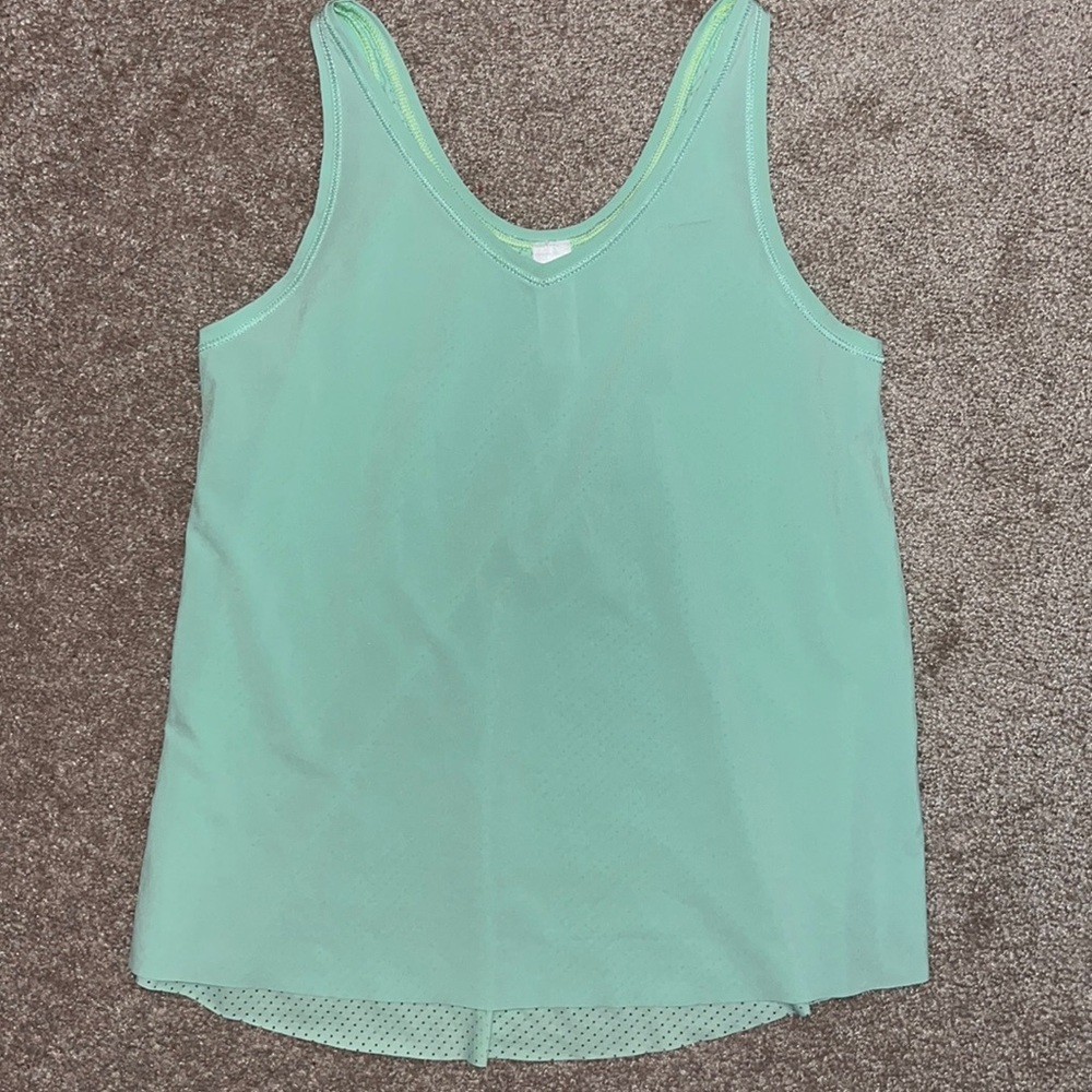 Iviva Lululemon girls active top size 10